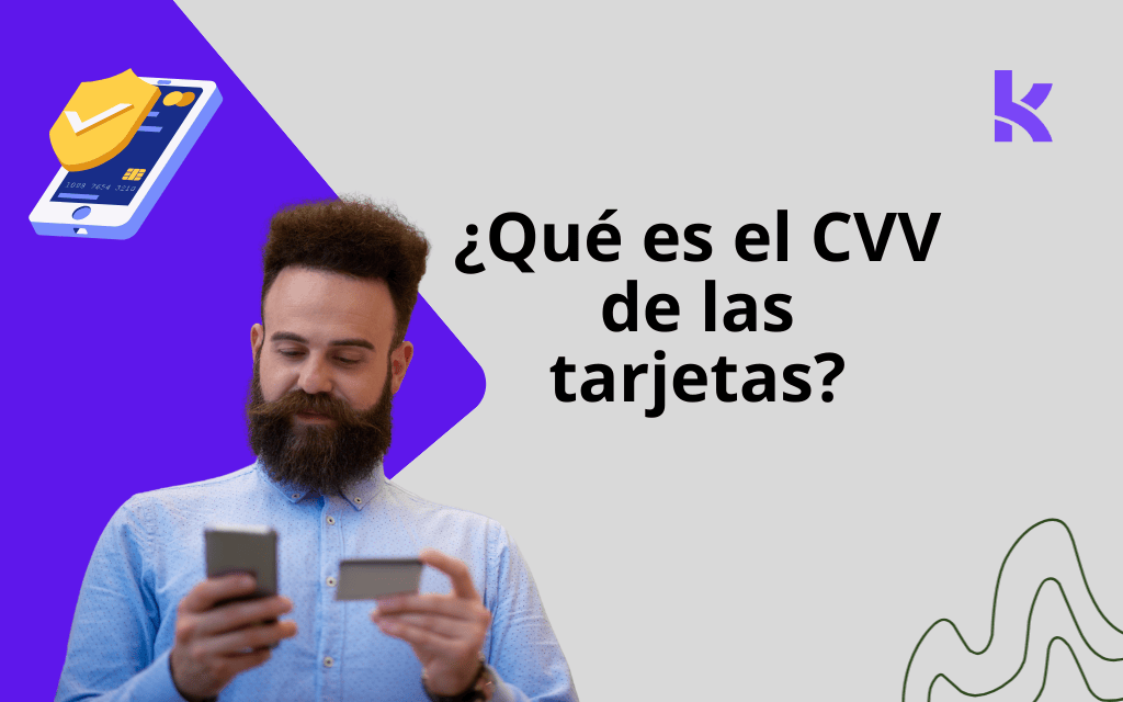 persona mirando el cvv de su tarjeta bancaria en su celular