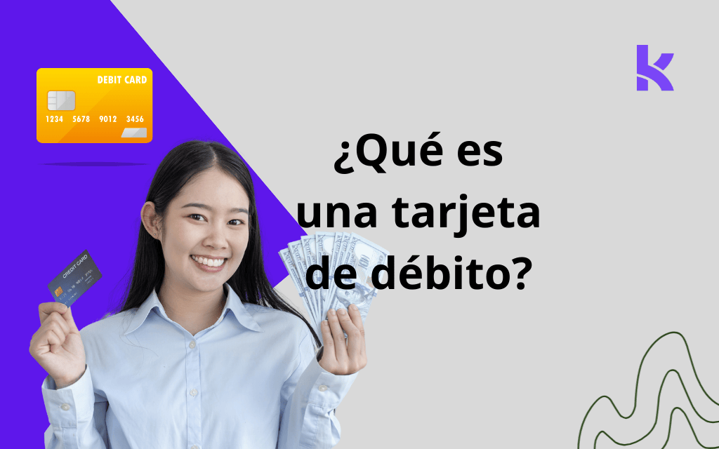 chica mostrando Qué es una tarjeta de débito con una tarjeta de debito en la mano